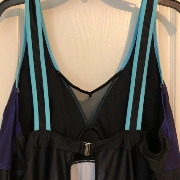 Ladies Plus Size Swimsuit top .Size 24W / 3 X - Picture 3 of 4
